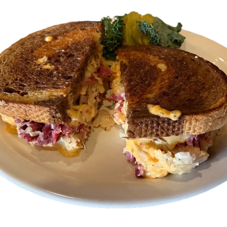 Reuben: A Classic American Sandwich